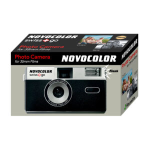 swiss+go - Fotocamera analogica riutilizzabile Novocolor 35mm con Flash + custodia e cinghia blu 18 SWI401602 1
